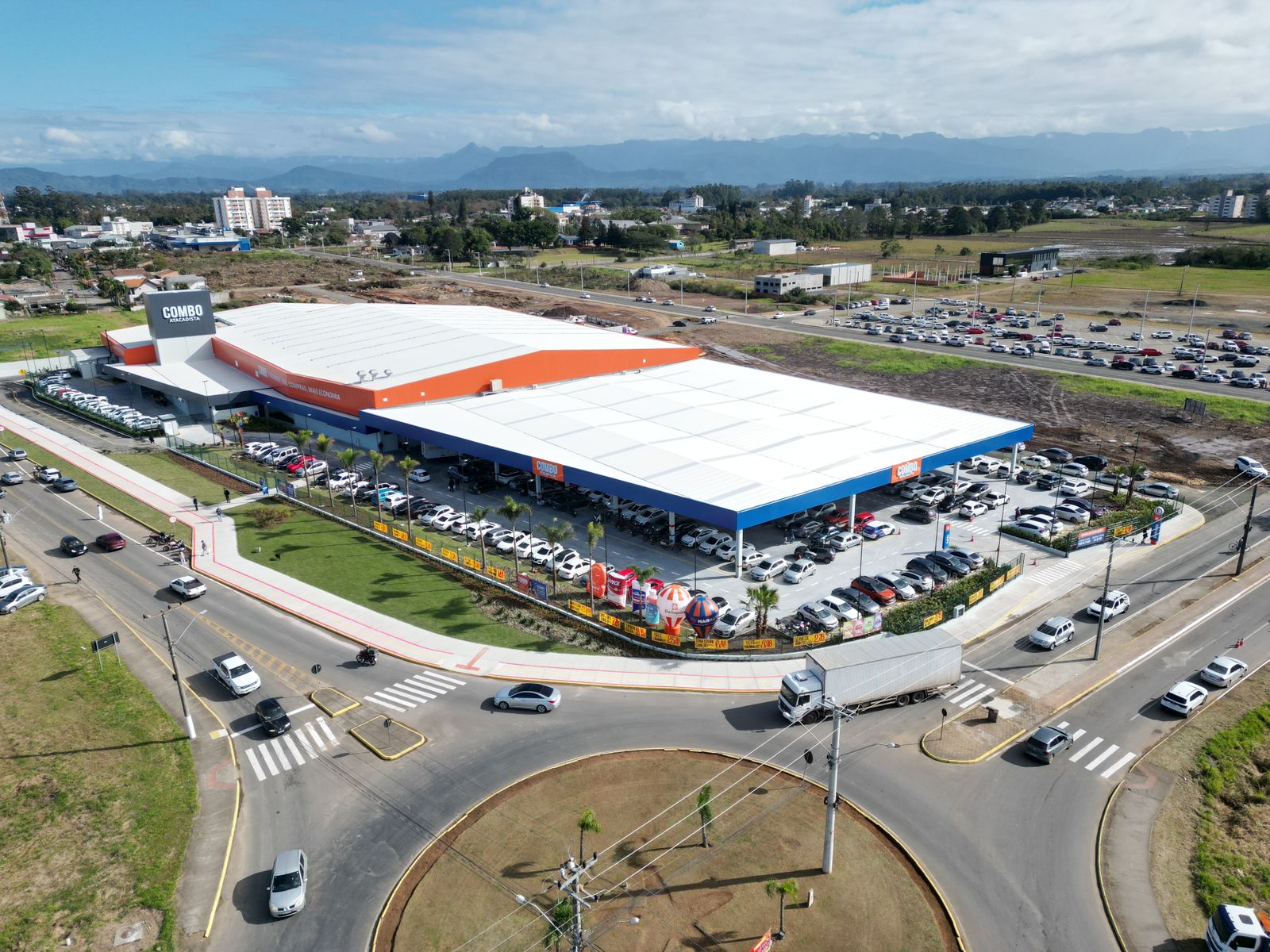 Combo Forquilhinha aberto no feriado de 26/04